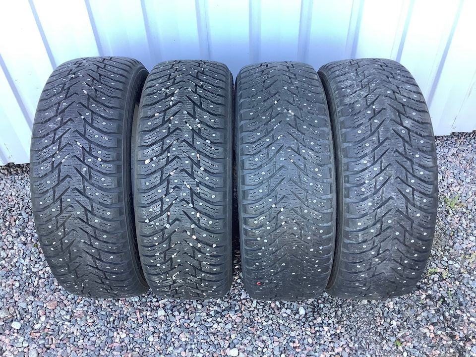 Nastarenkaat Hakkapeliitta 8 215/60R17 30€ kpl