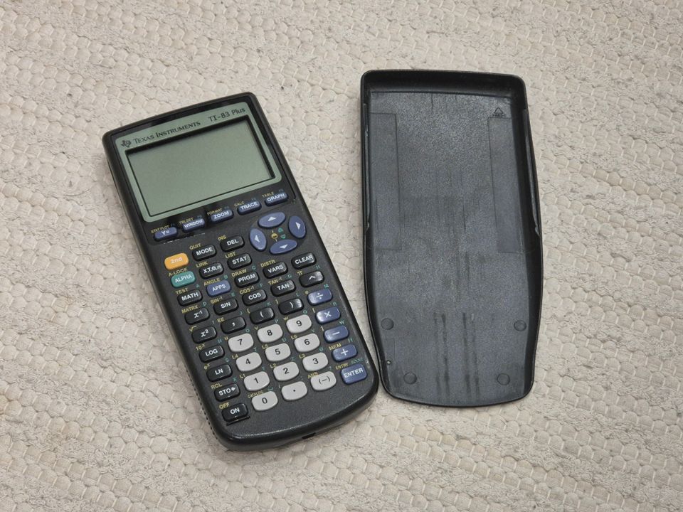 Texas Instruments TI-83 Plus taskulaskin