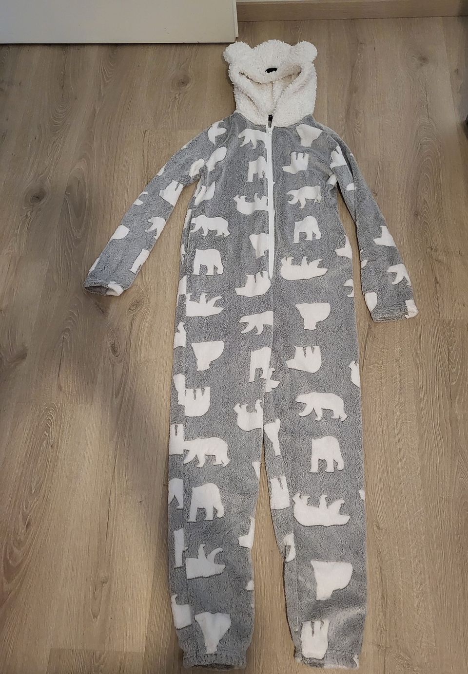 Jääkarhu onesie jumpsuit