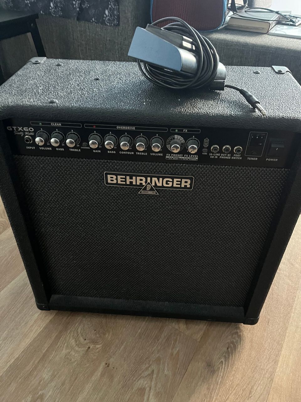 Behringer GTX60 vahvistin