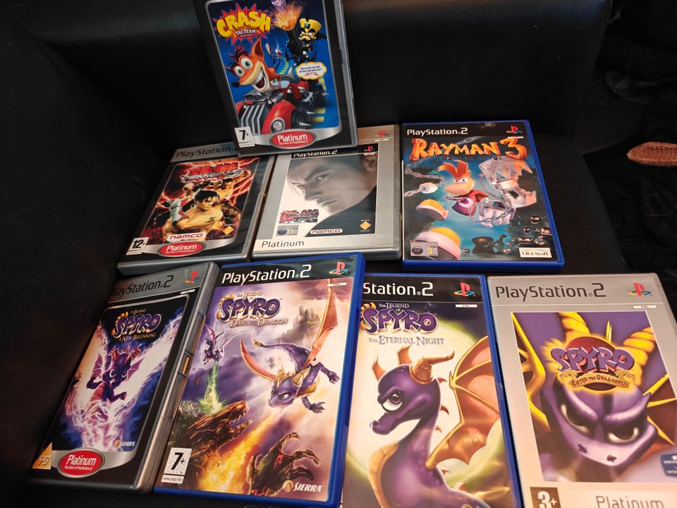 Ps2 spyro ja tekken pelit