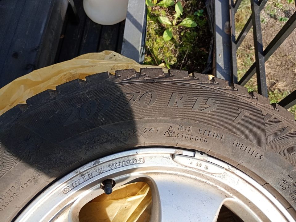 Talvirenkaat ja vanteet Honda 205/70 R kaikki  4kpl  eur40