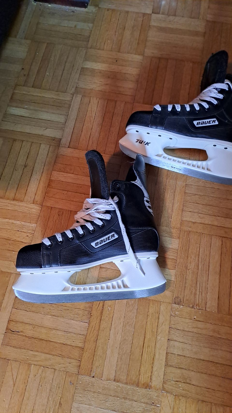 Bauer hokkarit (Impact 100) koko 42 tai 43