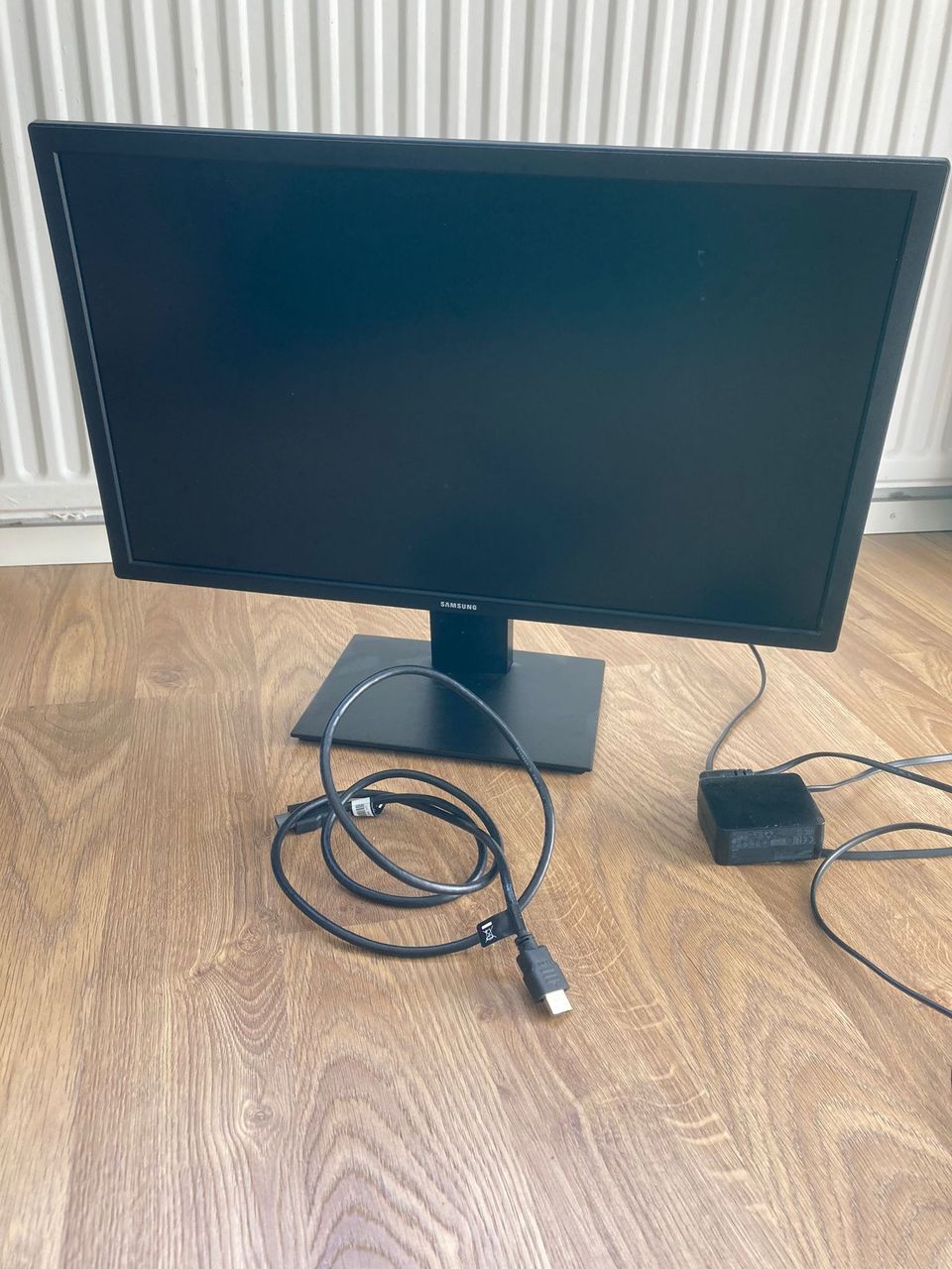 Näytöt/ Monitor  Samsung 24''