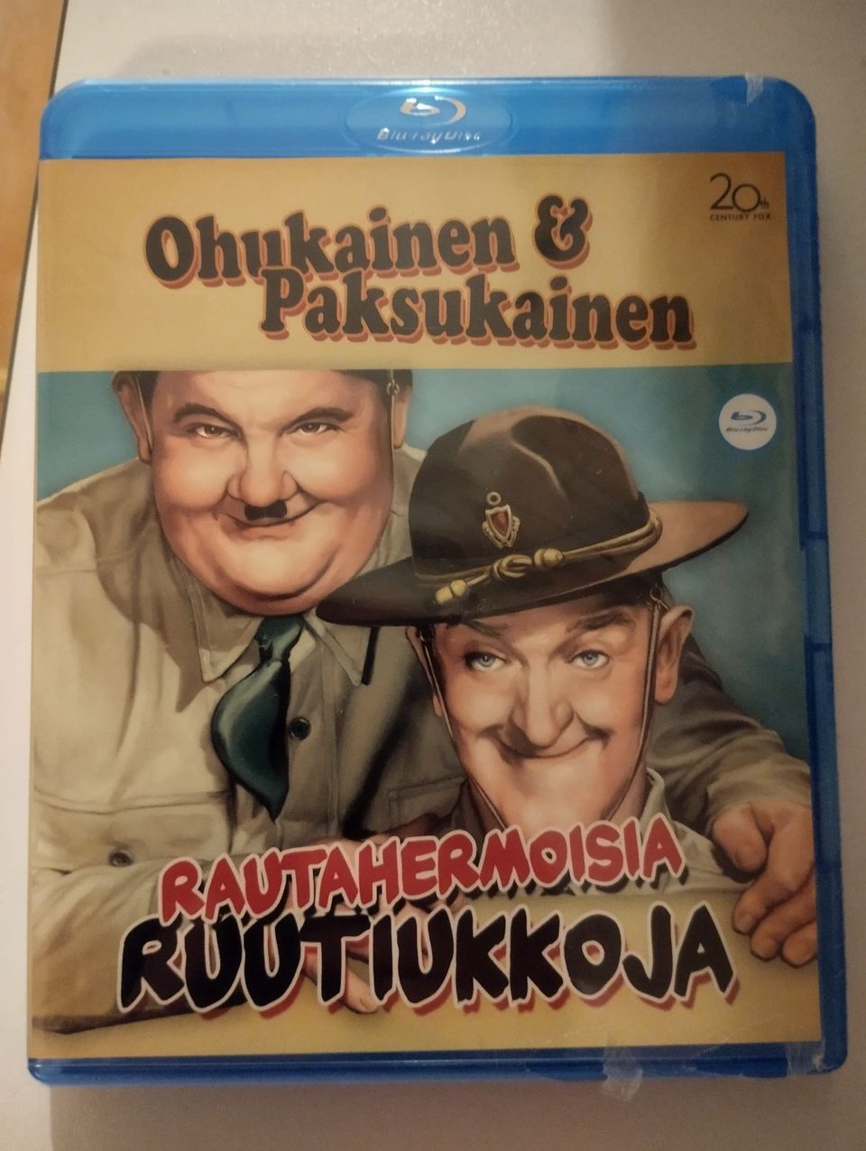 Ohukainen & paksukainen rautahermoisia ruutiukkoja (uusi, suomijulkaisu)