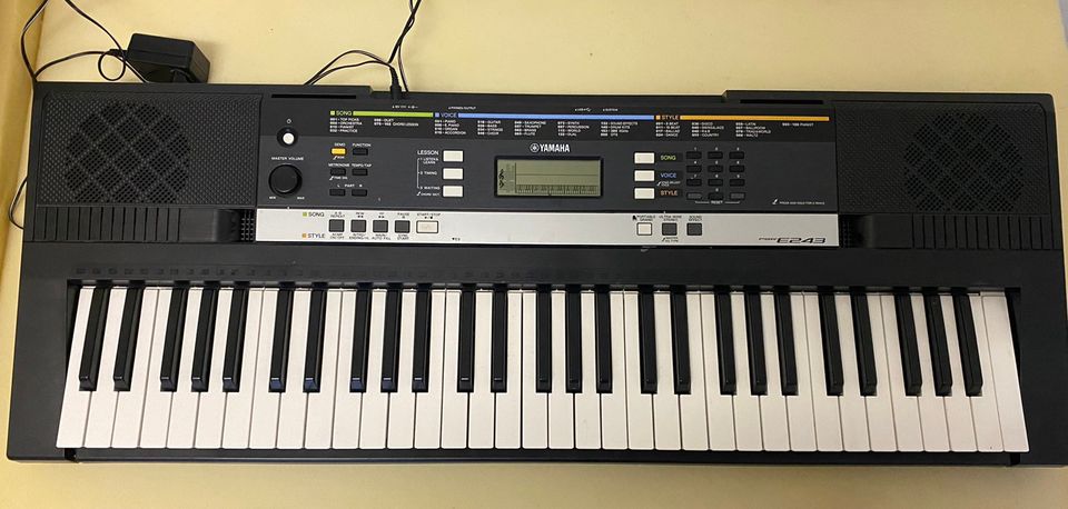 Yamaha psr-e243