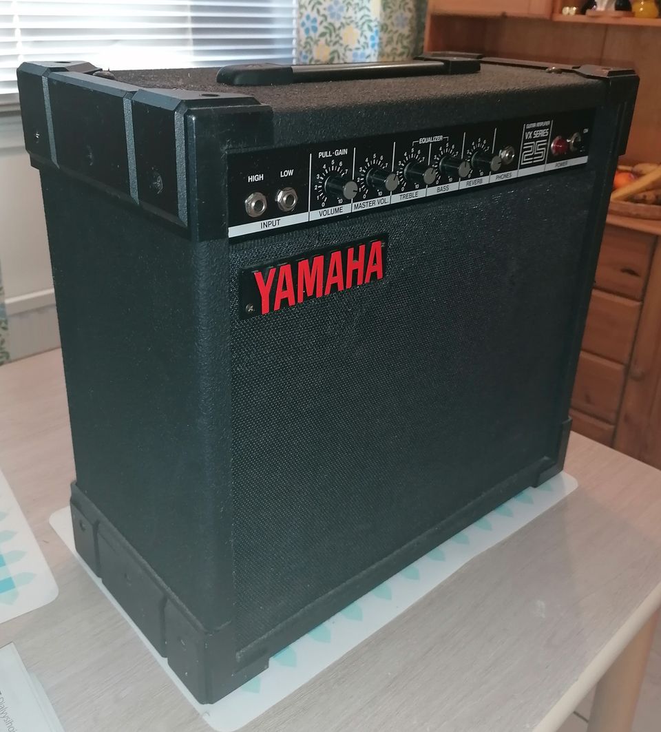 Yamaha VX 25 kitaravahvistin