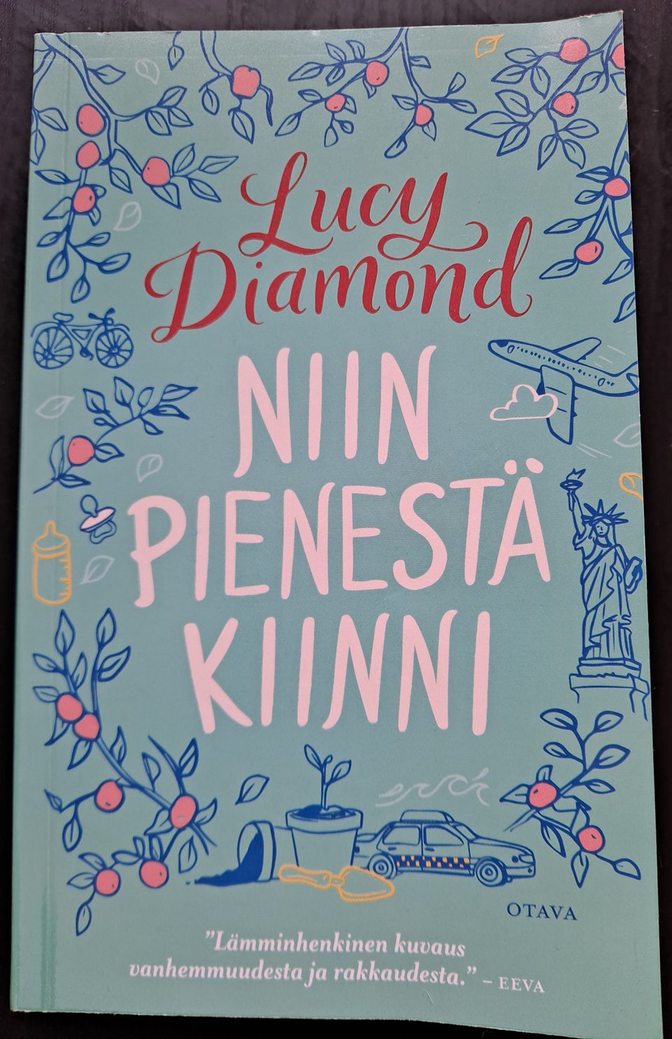 Lucy Diamond - Niin pienestä kiinni- pokkari 2022