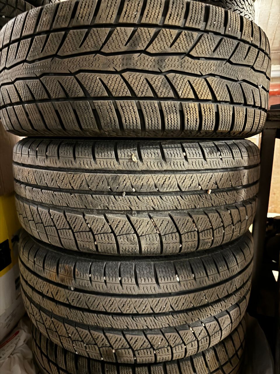 225/45R17 kitkarenkaat