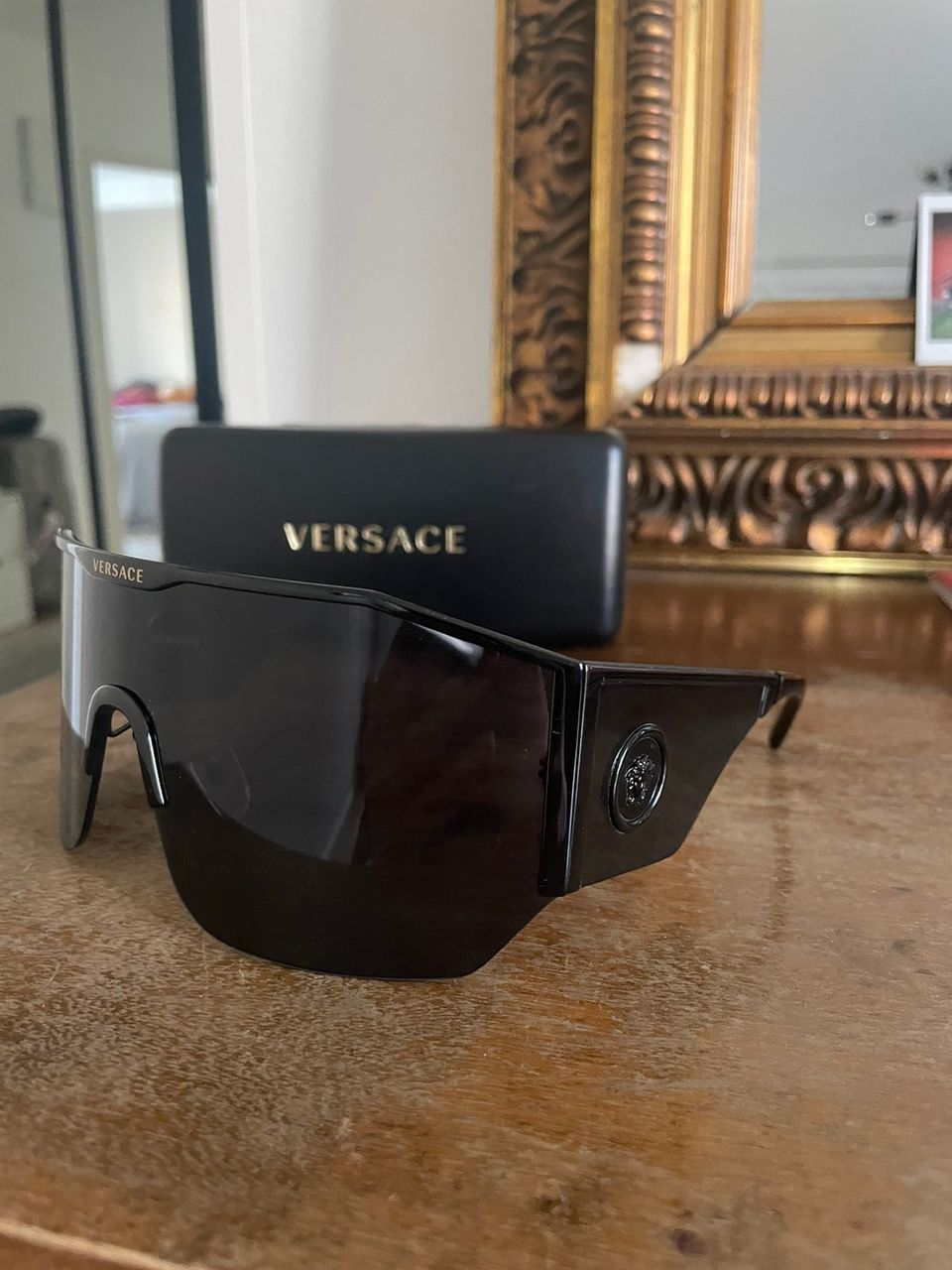 Versace aurinkolasit