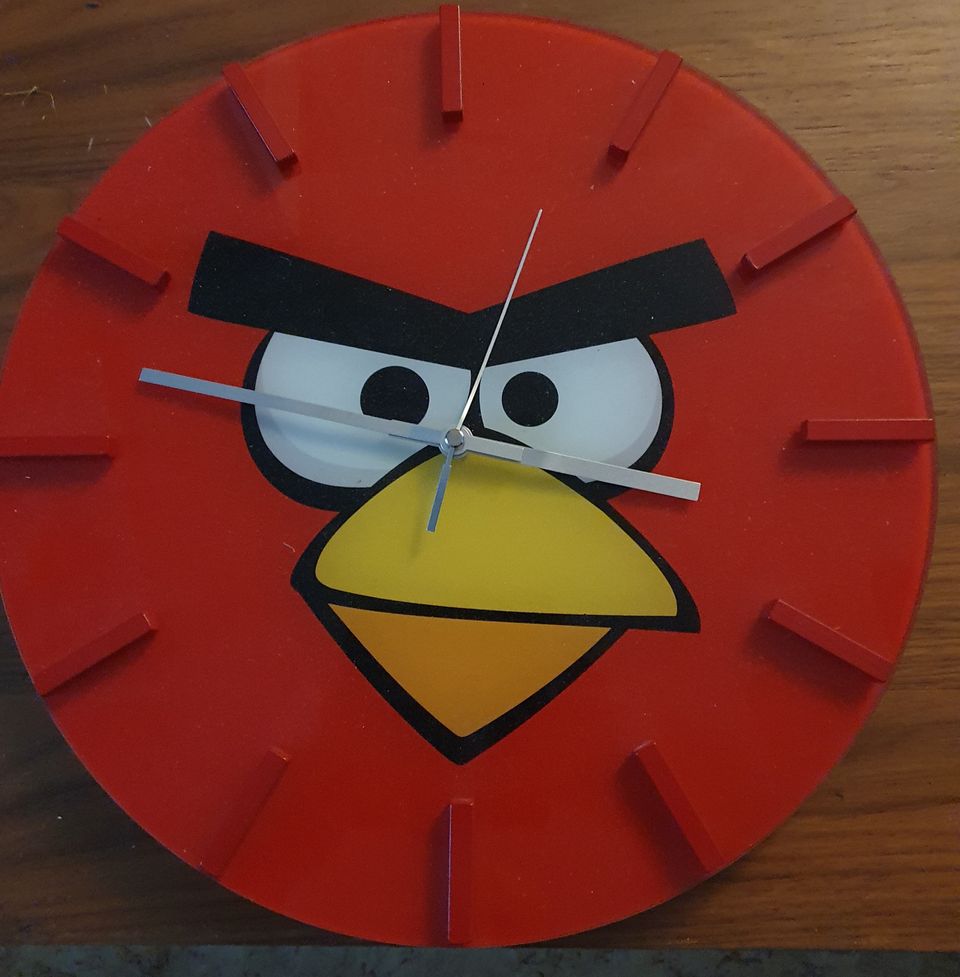 Angry bird seinäkello