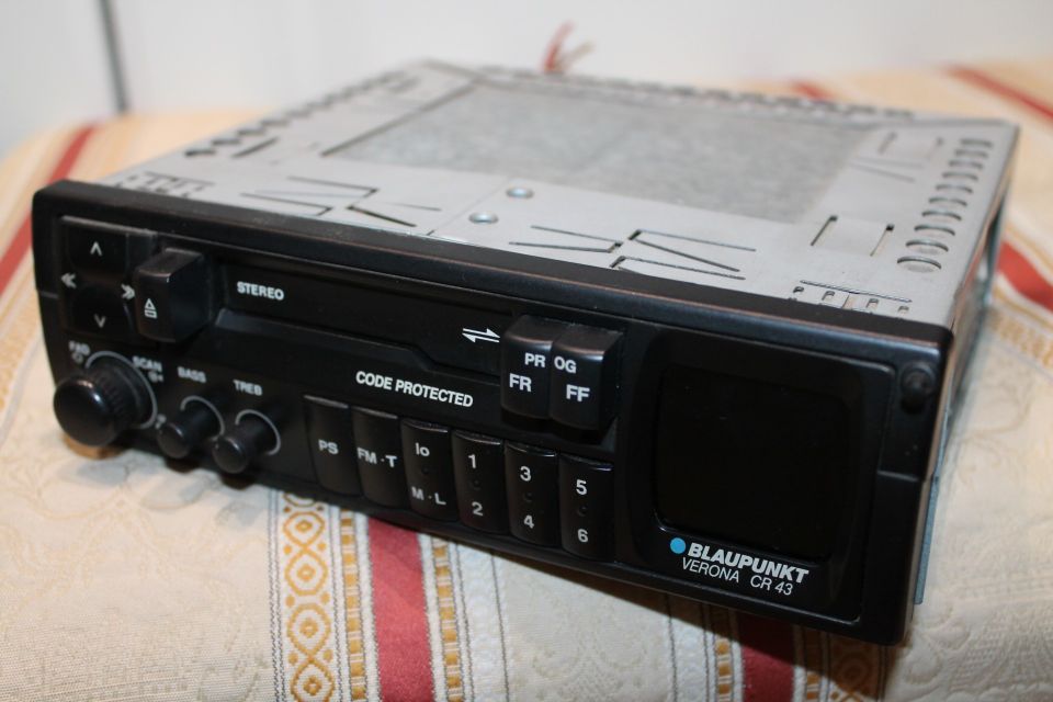 90-luku soitin Blaupunkt CR34 autostereot autoradio kasettisoitin vintage