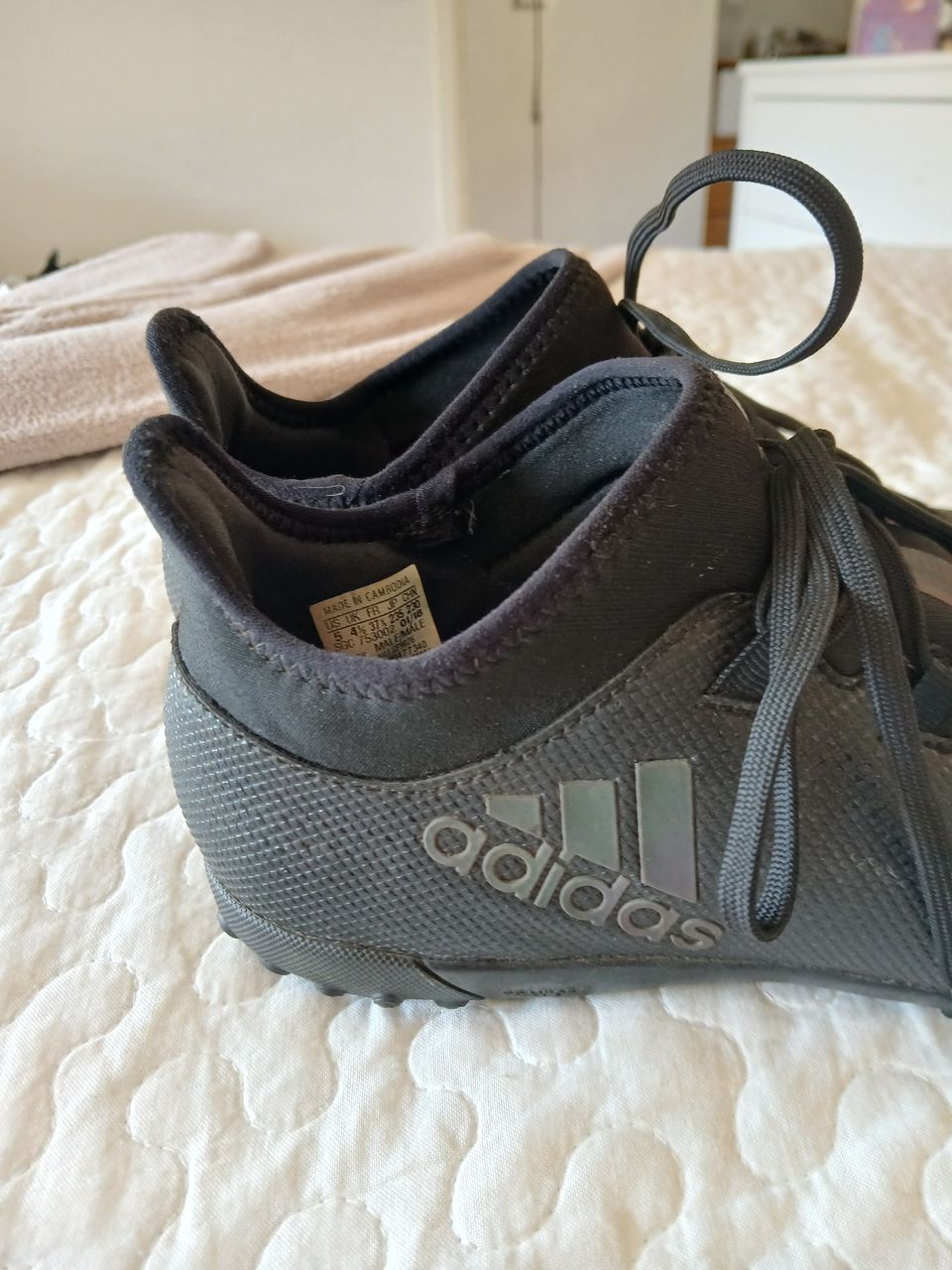 Adidas turf jalkapallokengät/turfit 37,5