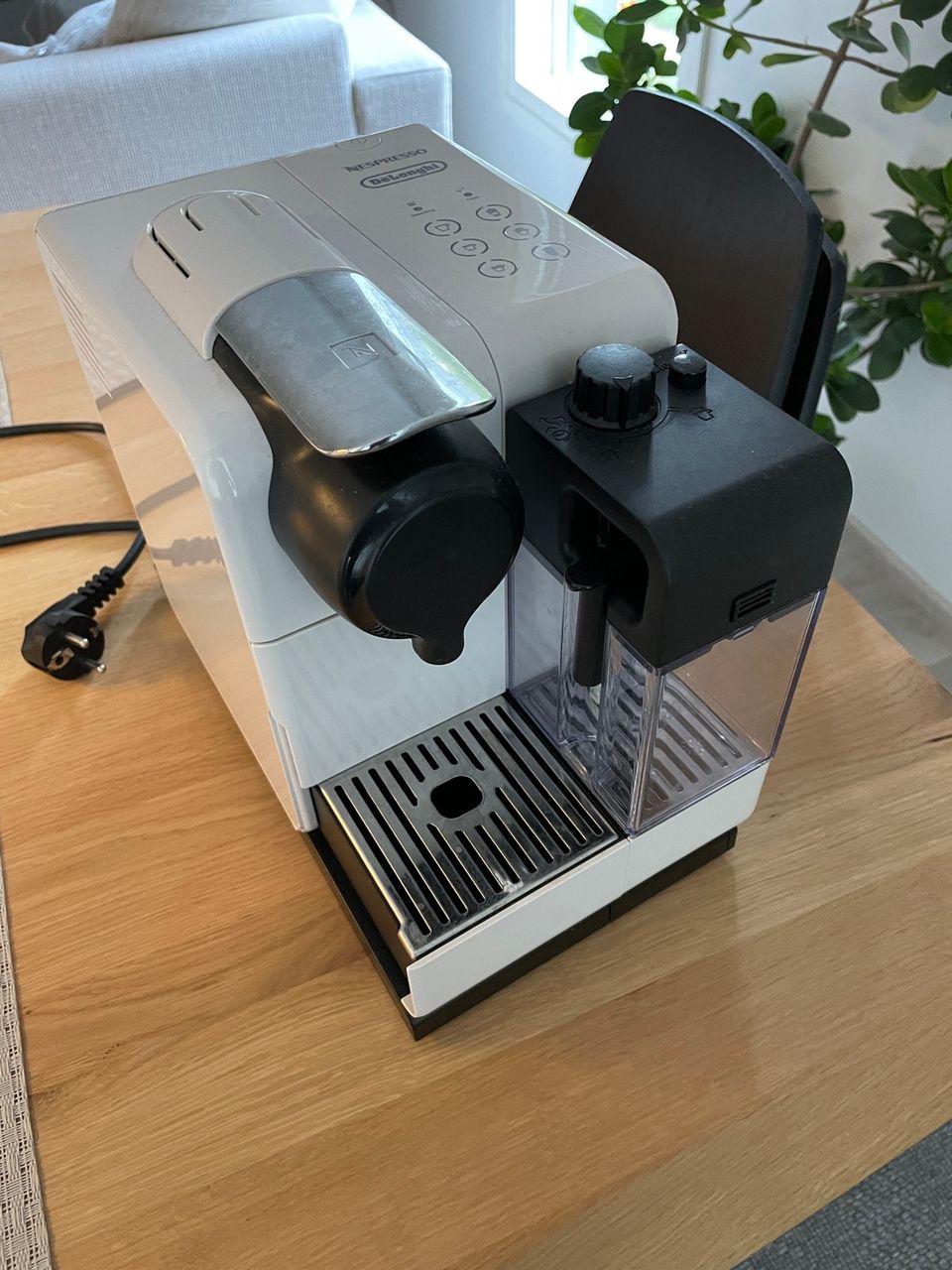 Nespresso lattissima touch kahvinkeitin