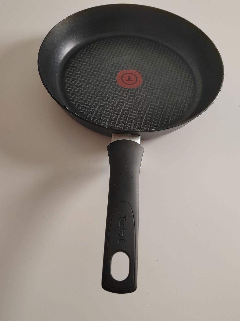 Tefal 28 paistinpannu