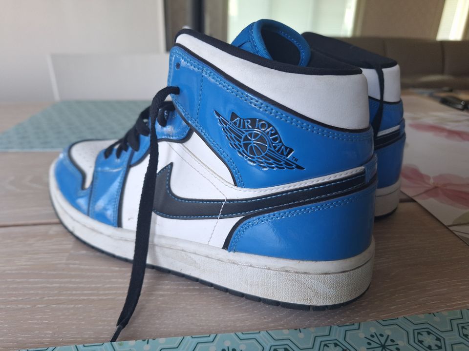 Air Jordan kengät koko43