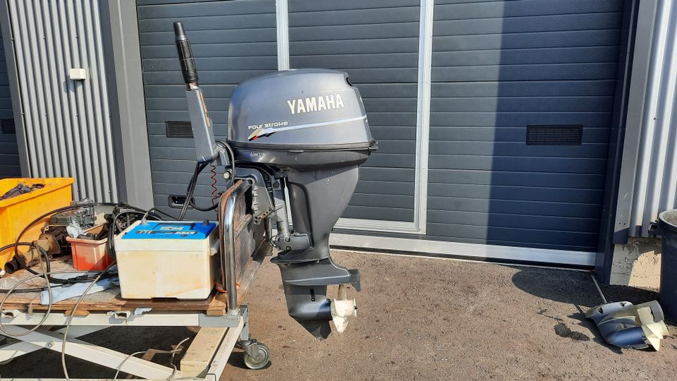 Yamaha F15 vm 2000 sähköstartilla