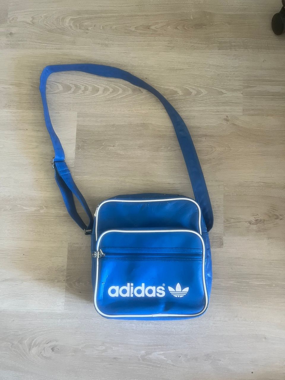 Adidas Olkalaukku