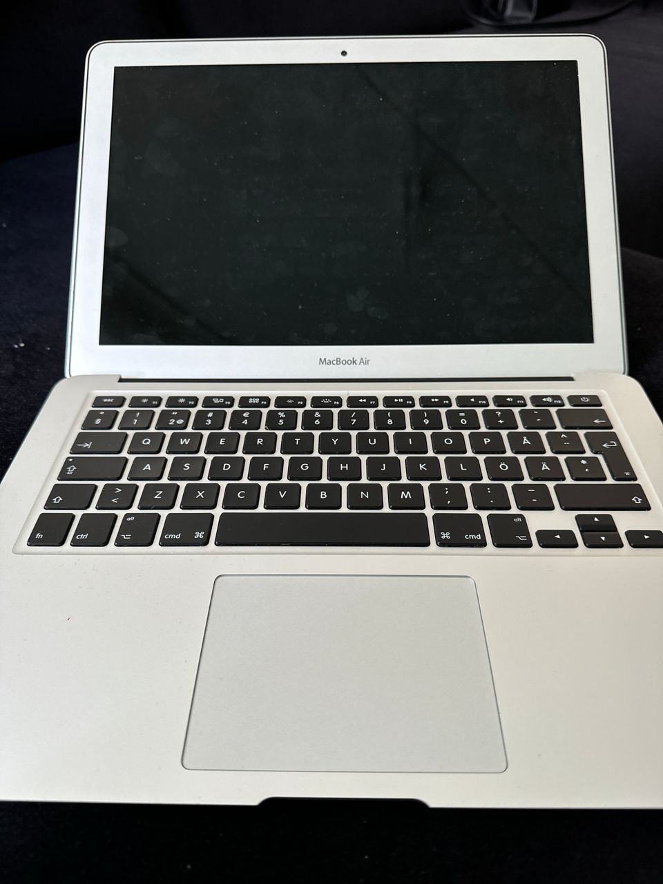 Täysin toimiva Macbook Air 2015