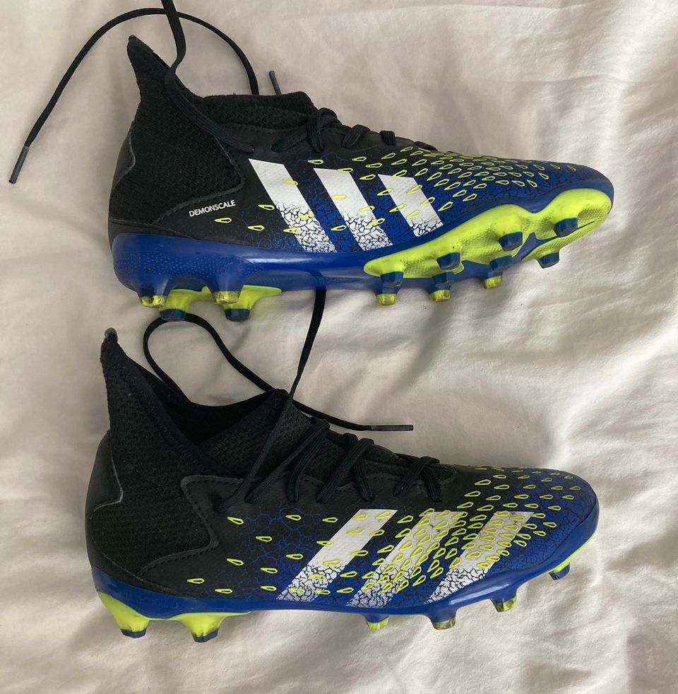 Adidas Predator Demonscale nappikset 36