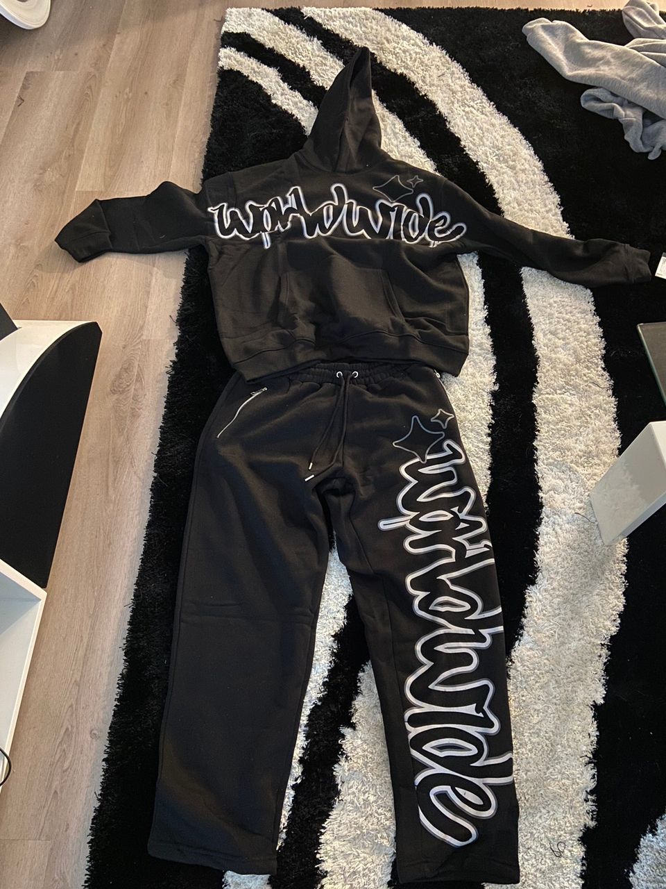 Worldwide tracksuit