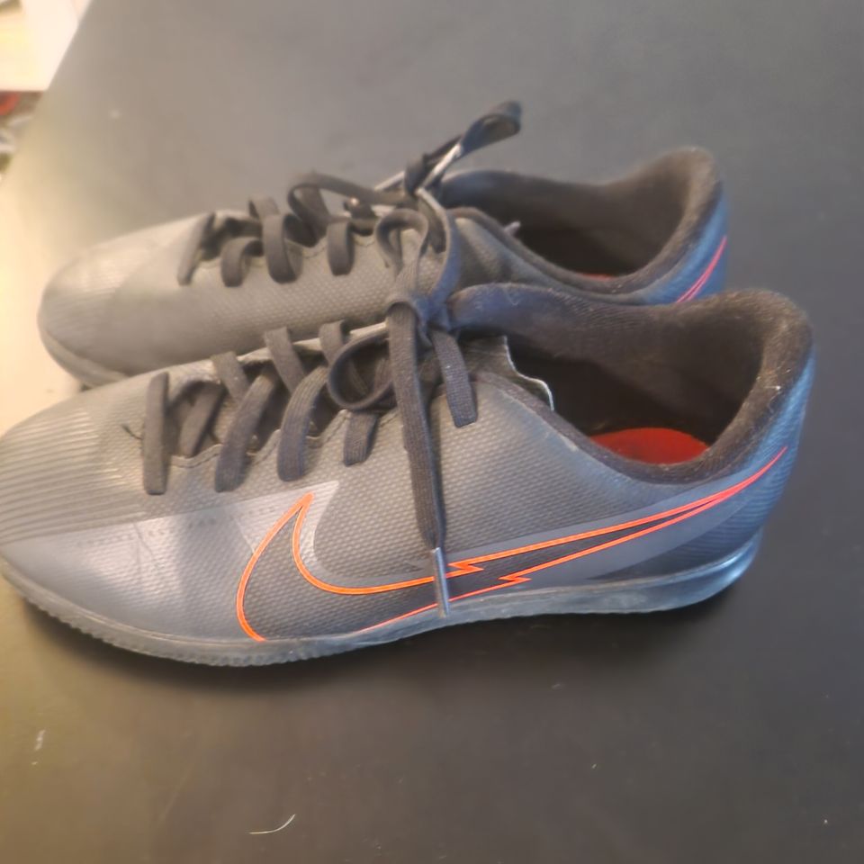 Futsal kengät Nike 35,5