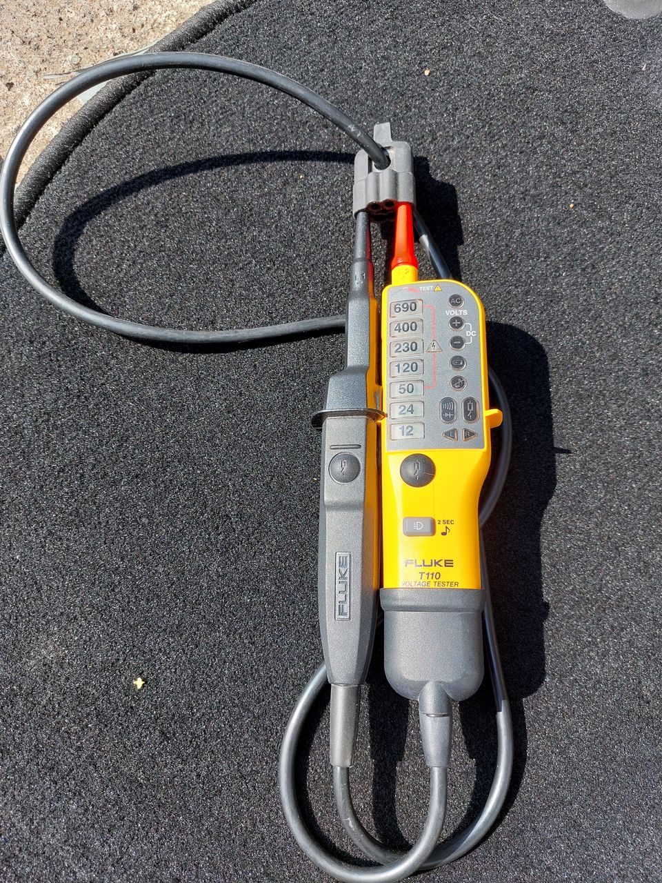 Jännitteenkoetin Fluke T110