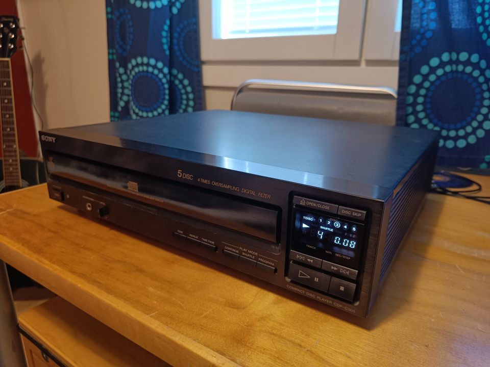 Sony CDP-C305 CD-SOITIN