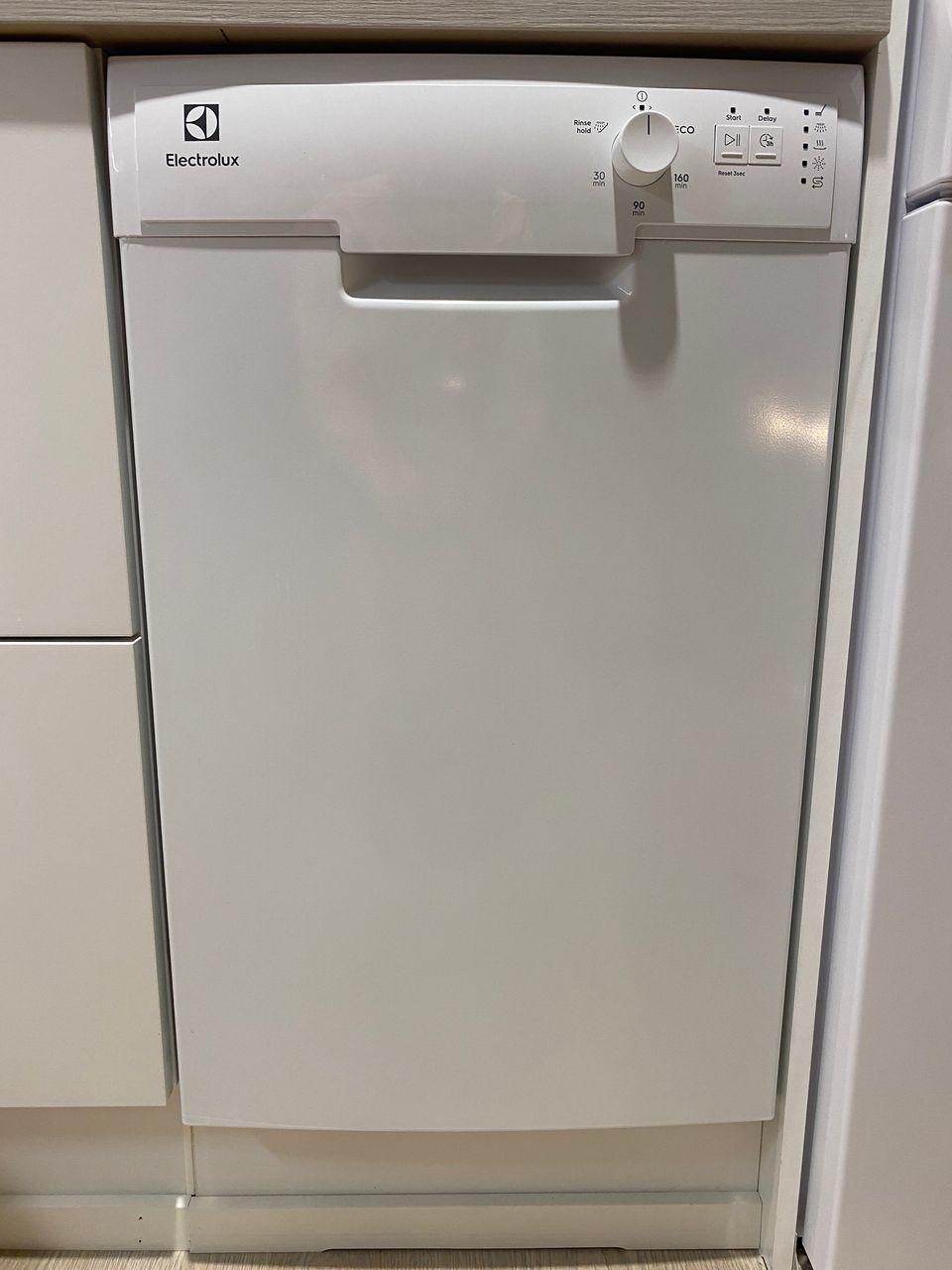 Lähes uusi astianpesukone Electrolux ESA12100SW 45cm