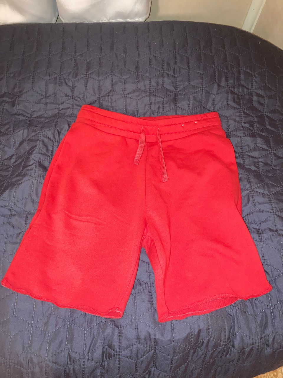 H&M lasten punaiset shortsit