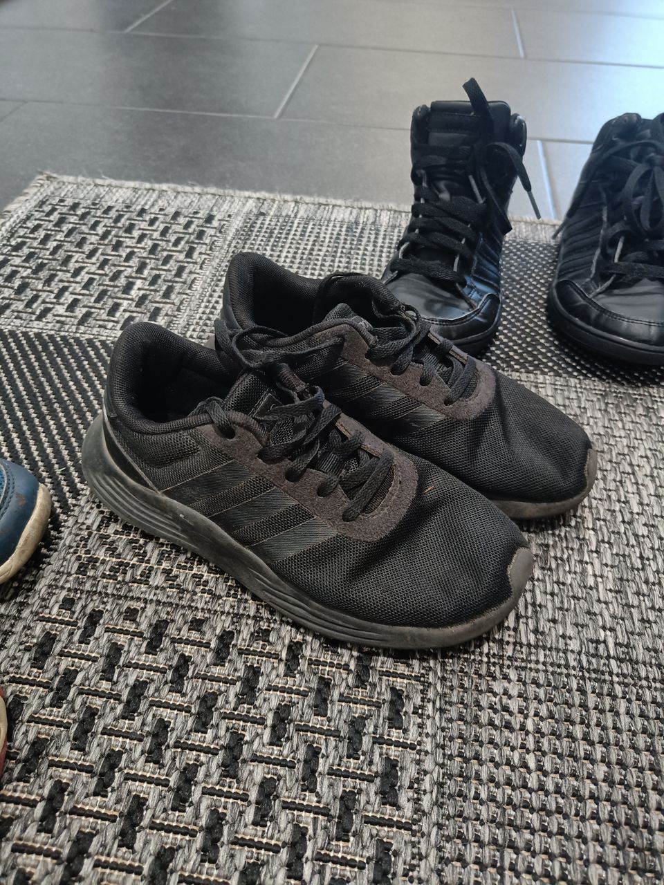 Adidas lenkkarit 33