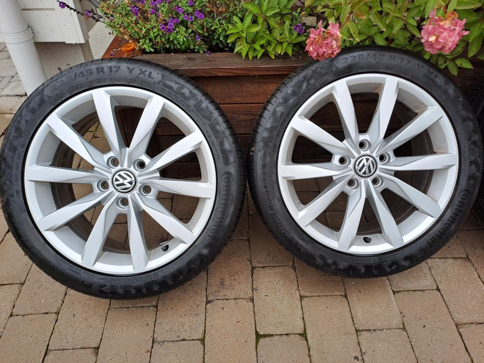 17" vanteet + 225/45 kesärenkaat VAG OEM