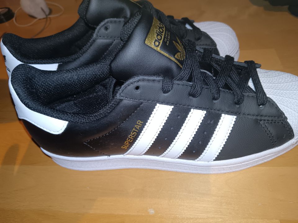 Adidas. uudet 38