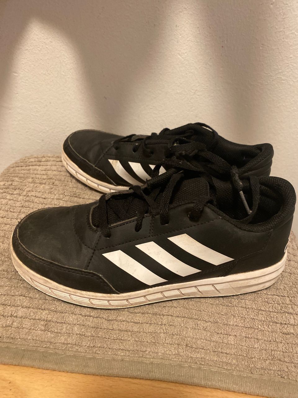 Adidas Lenkkarit koko 35