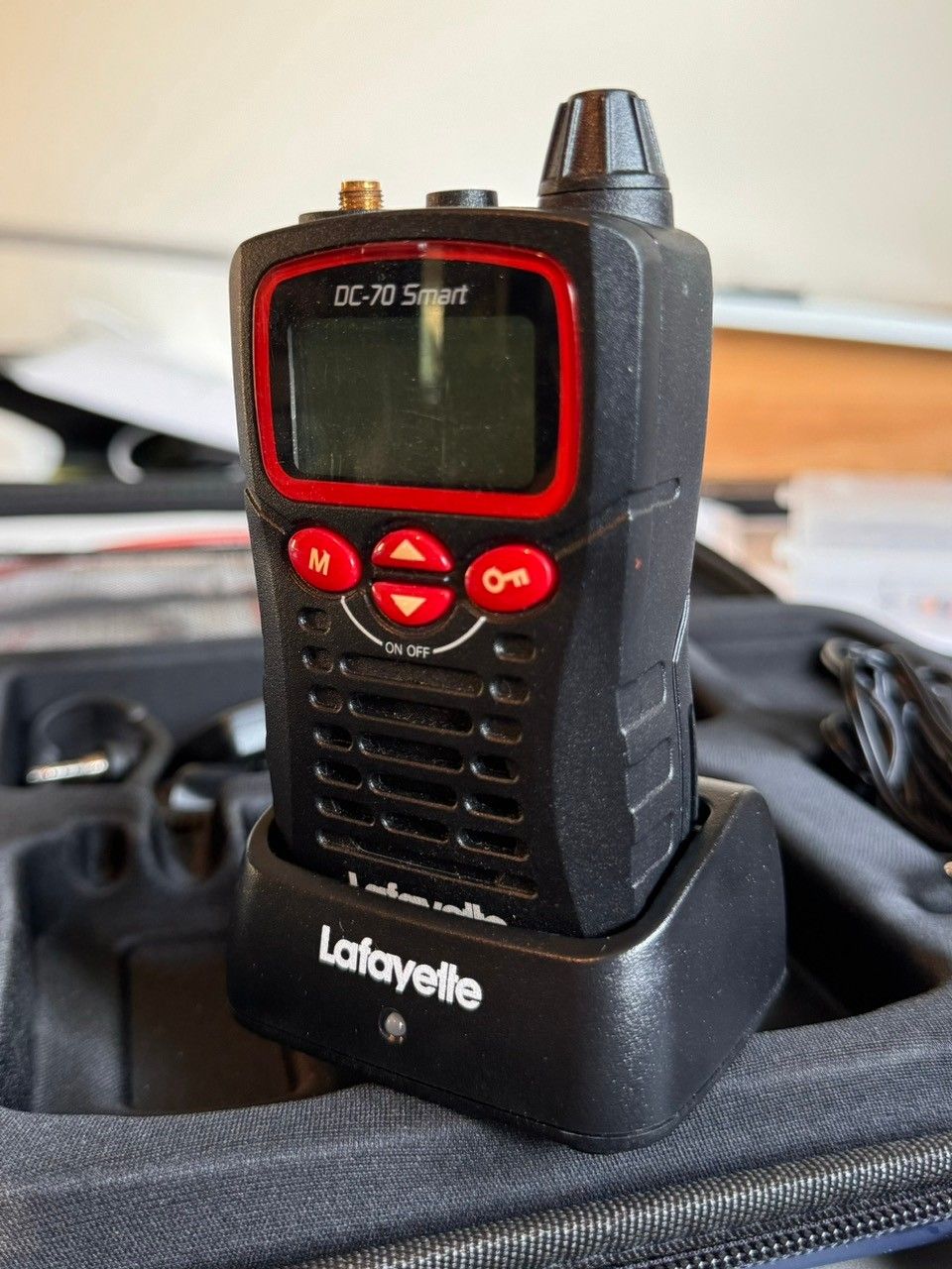 Lafayette Smart DC-70 VHF radiopuhelin + Miniheadset