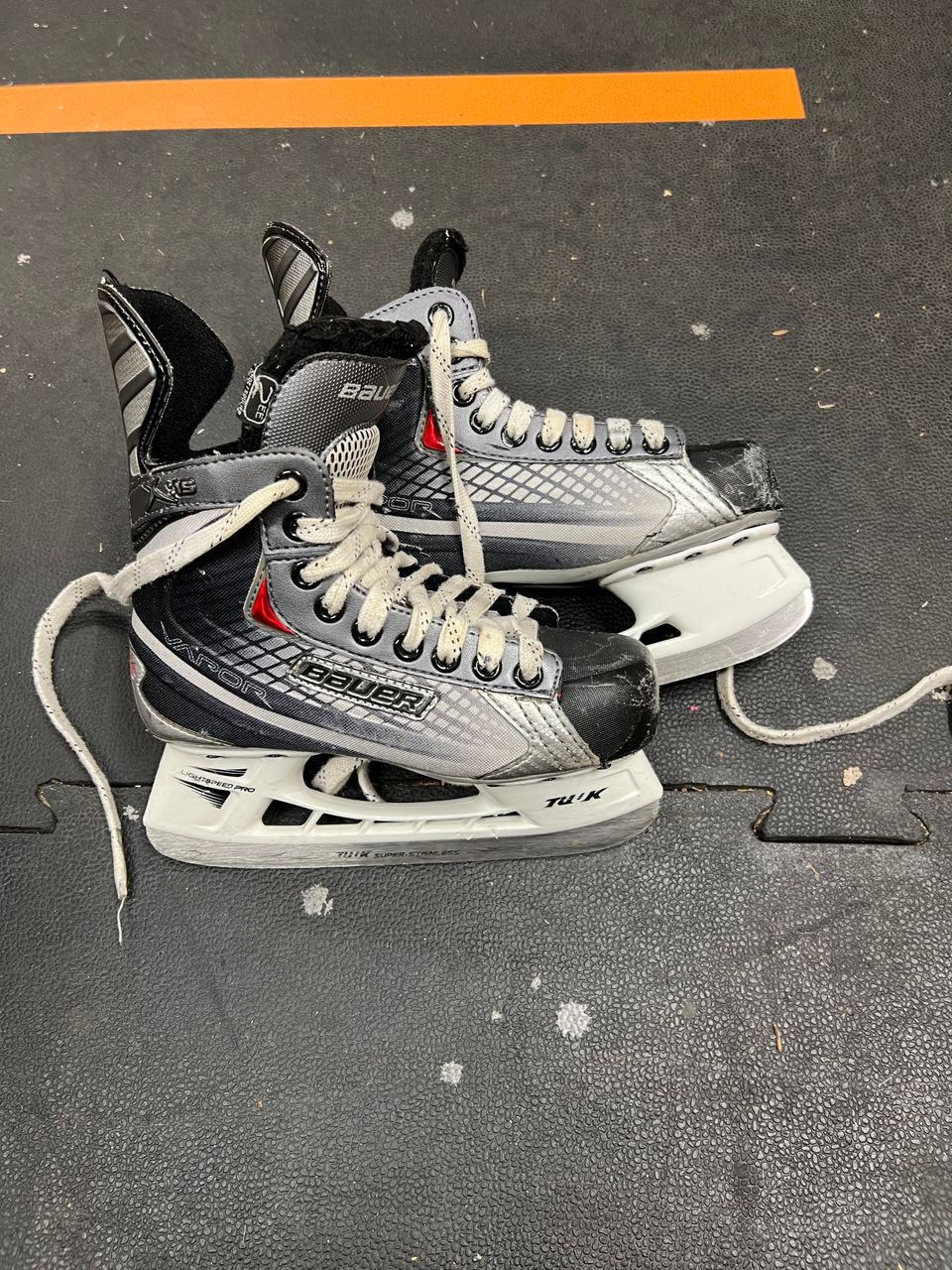 Bauer X:15 kiekkoluistimet koko 35