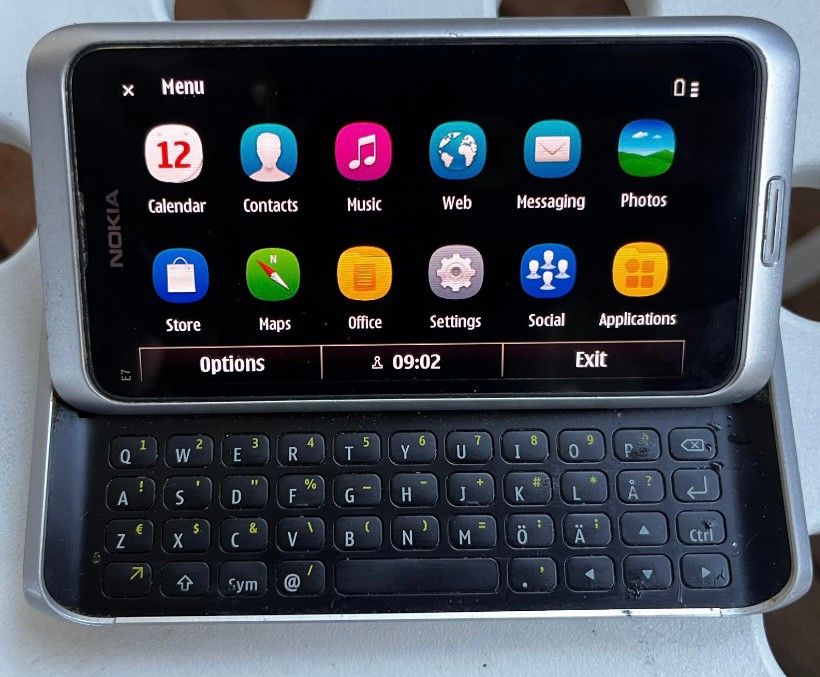 Nokia E7