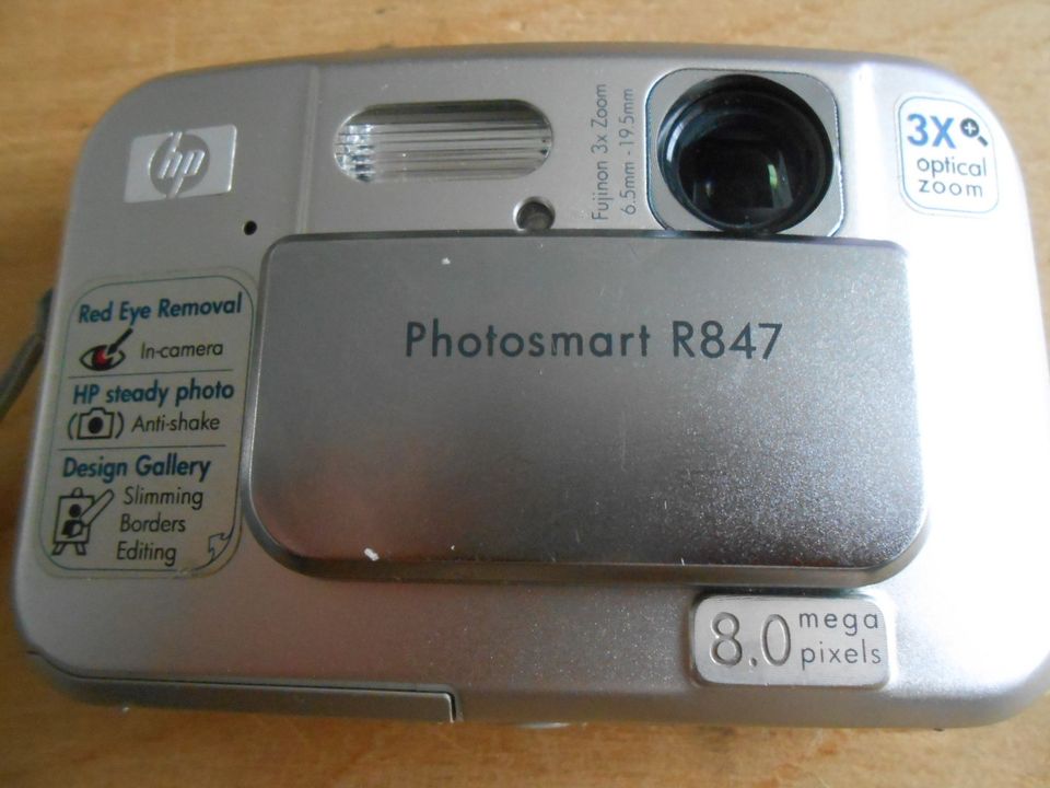 HP Photosmart R847 kamera. Ei akkua eikä laturia.  Toimivuudesta ei tietoja.