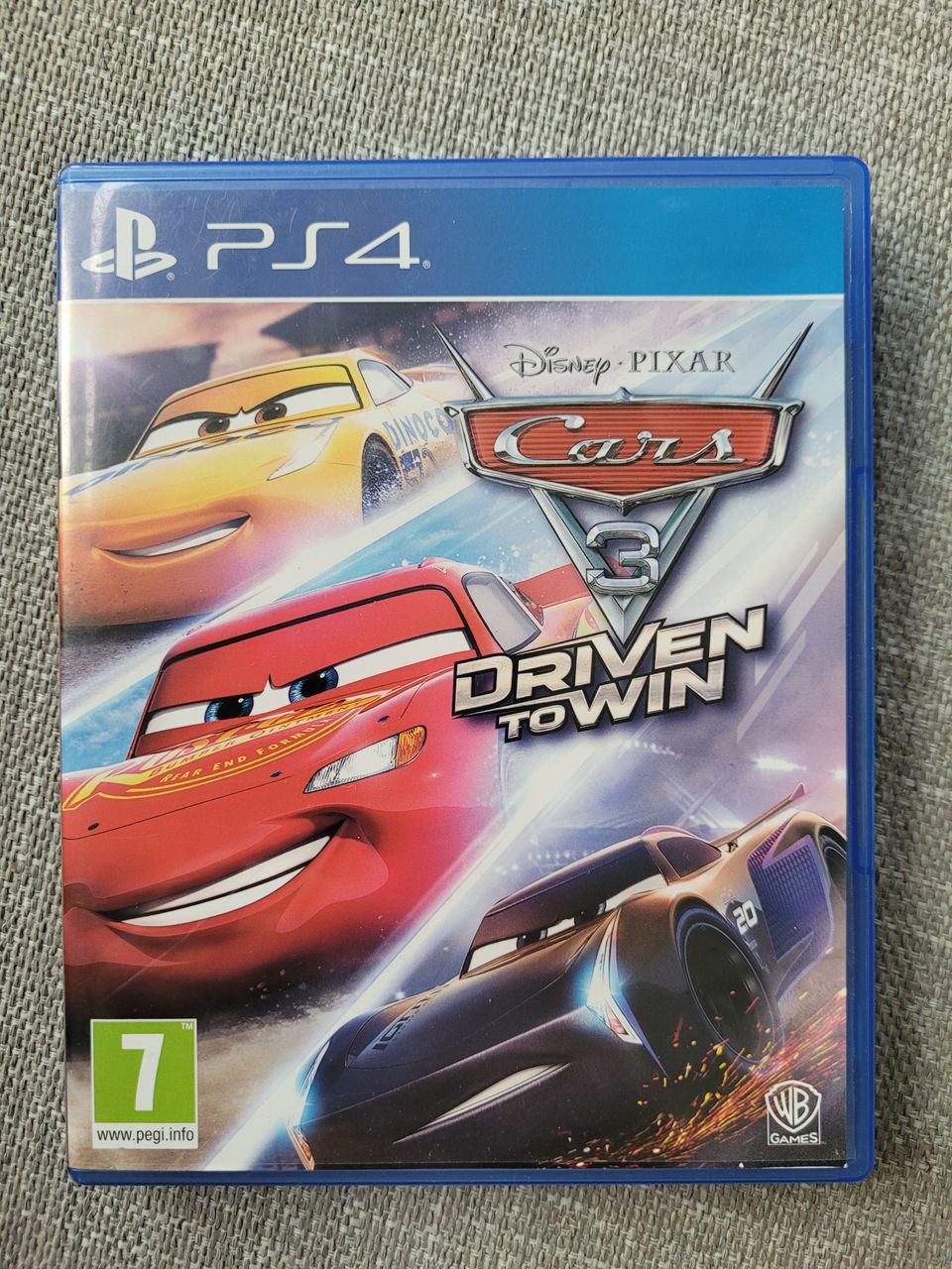 PS4 Cars Driven to Win -peli