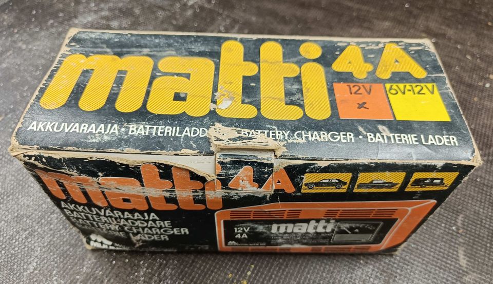 MATTI -laturi 12V / 4A