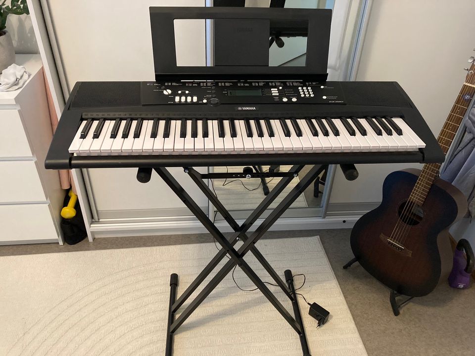 Yamaha EZ-220 kosketinsoitin