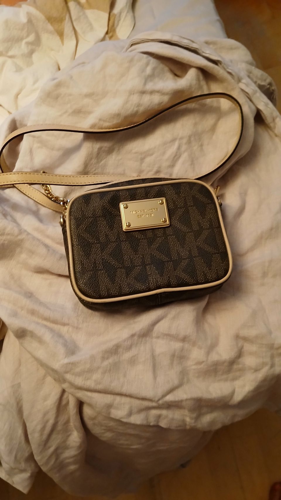 Michael kors pikkulaukku