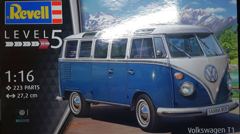 Revell Volkswagen T1 Samba Bus 1:16