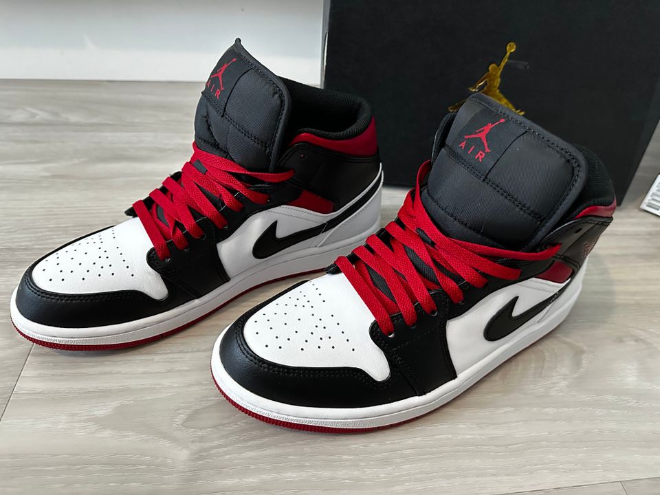 Jordan 1 Mid Gym Red