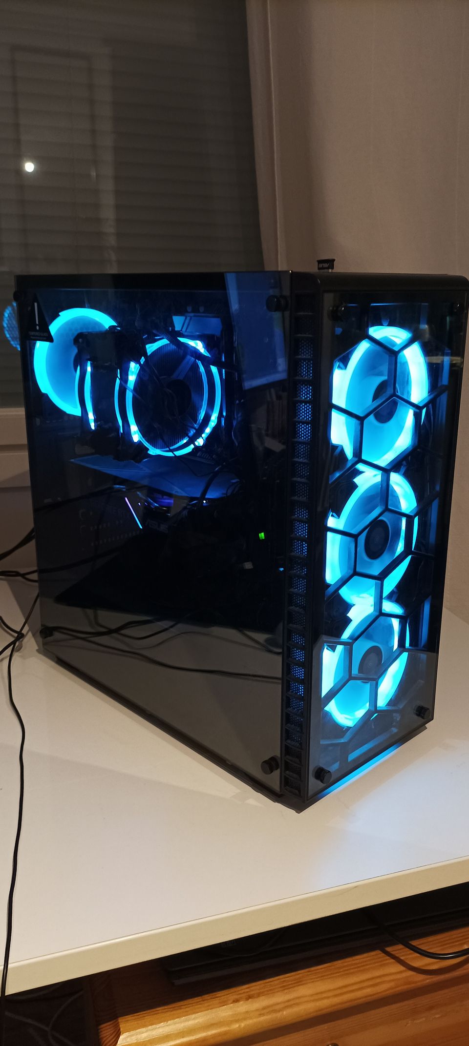 Pelitietokone Intel core i5-10600K, RTX 2060, 16GB Ram, 1T SSD