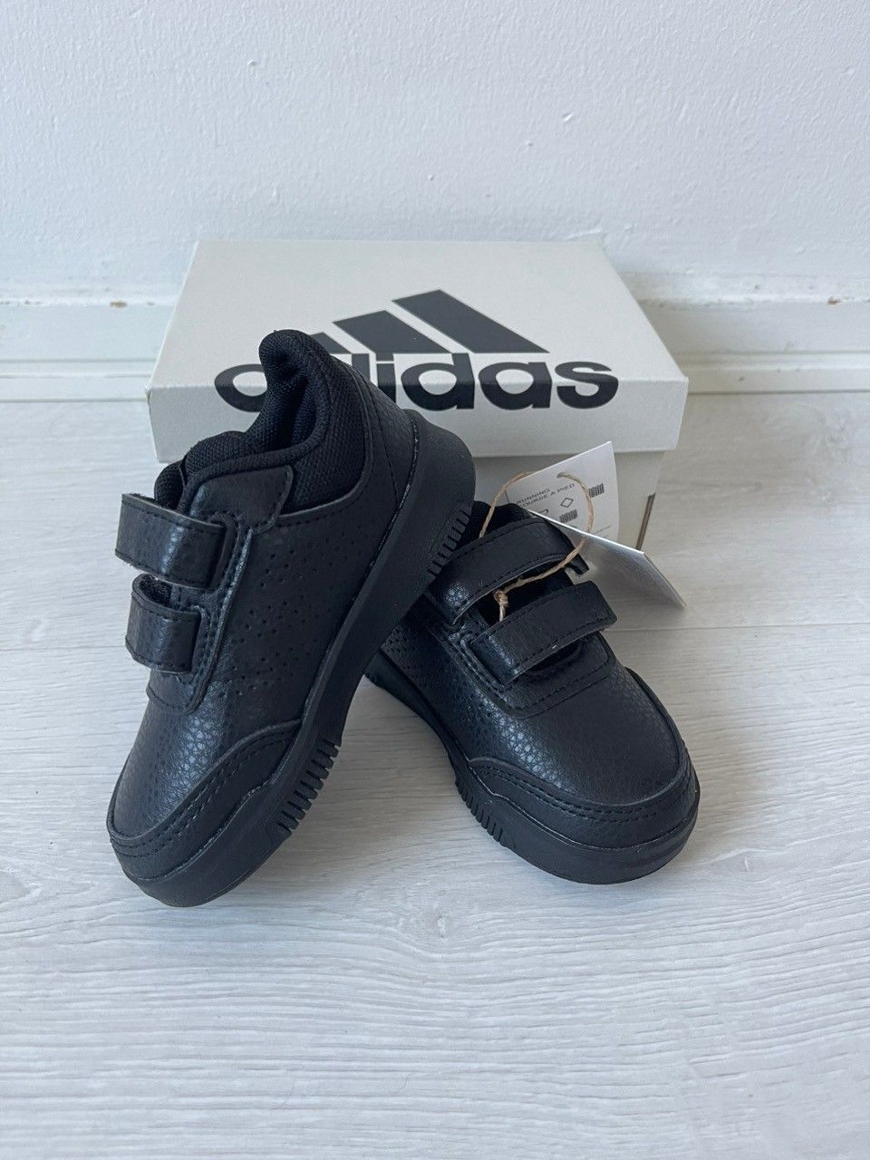 Adidas kengät käyttämätön koko 22