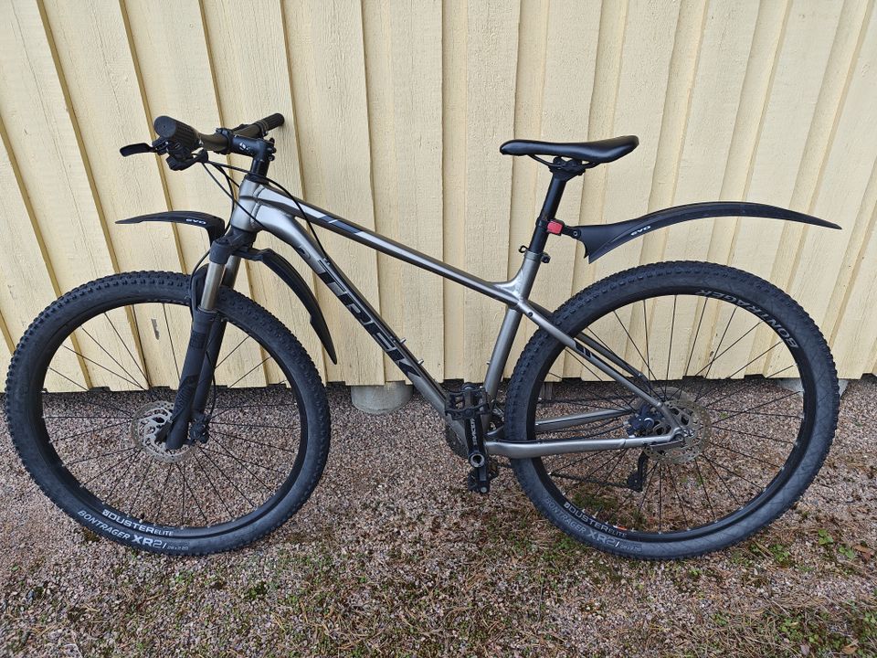 Trek xcaliber 8