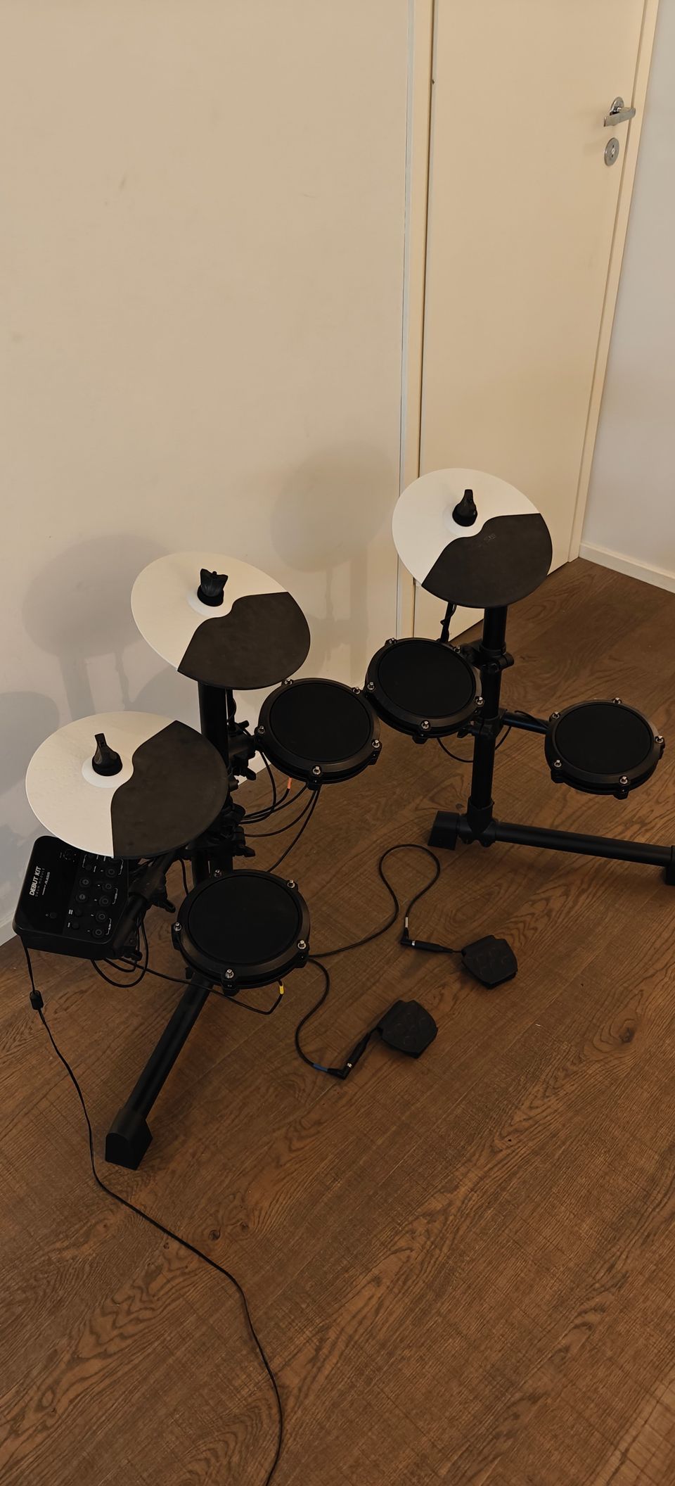 Alesis Debut Kit - sähkörumpusetti