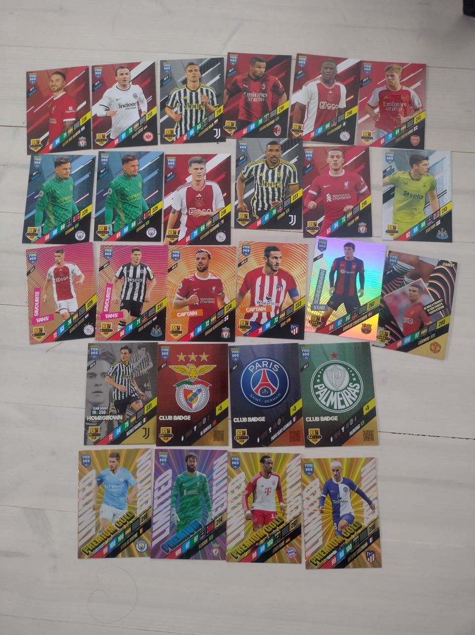 Panini Fifa 365 Adrenalyn -jalkapallokortteja