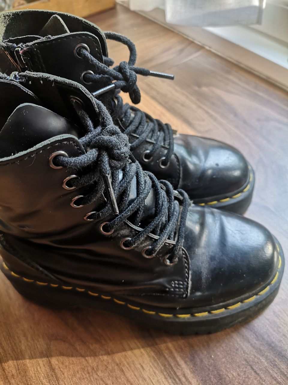 dr martens jadon maiharit